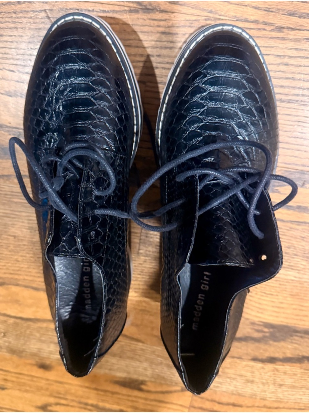 Madden Girl Black Faux-Snake Platform Oxfords with White Trim - Picture 4 of 8